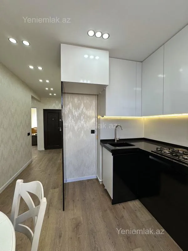 Satılır 2 otaqlı köhnə tikili 65 m²