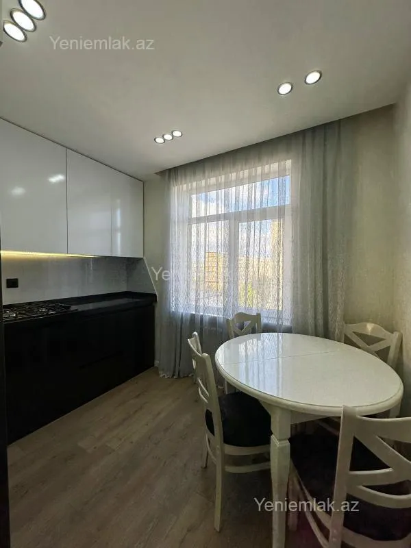 Satılır 2 otaqlı köhnə tikili 65 m²