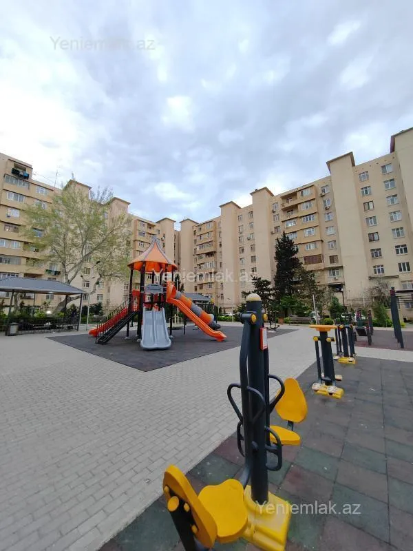 Satılır 4 otaqlı köhnə tikili 110 m²