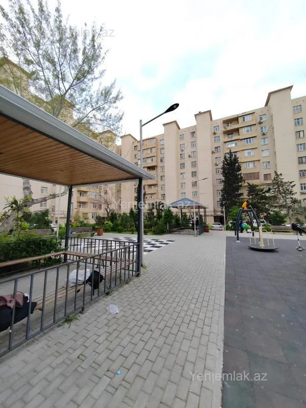 Satılır 4 otaqlı köhnə tikili 110 m²