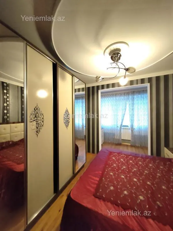 Satılır 4 otaqlı köhnə tikili 110 m²