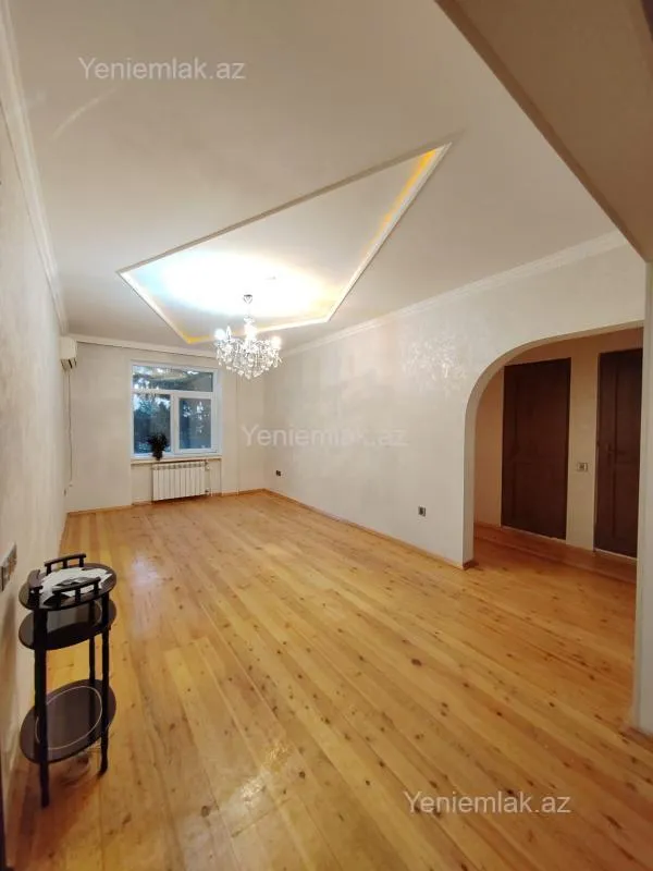 Satılır 4 otaqlı köhnə tikili 110 m²