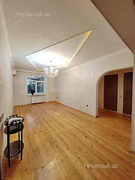 Satılır 4 otaqlı köhnə tikili 110 m²
