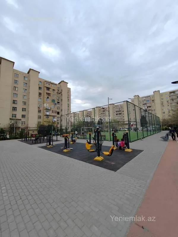 Satılır 4 otaqlı köhnə tikili 110 m²