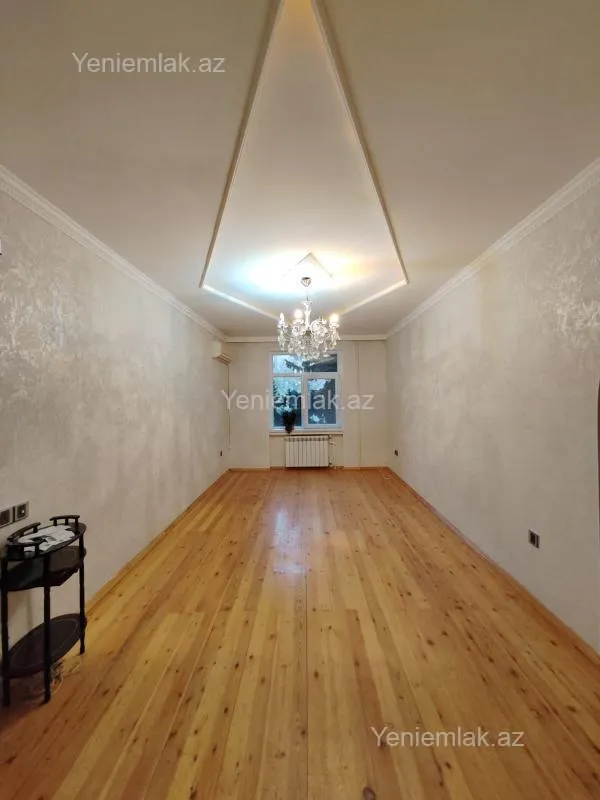 Satılır 4 otaqlı köhnə tikili 110 m²