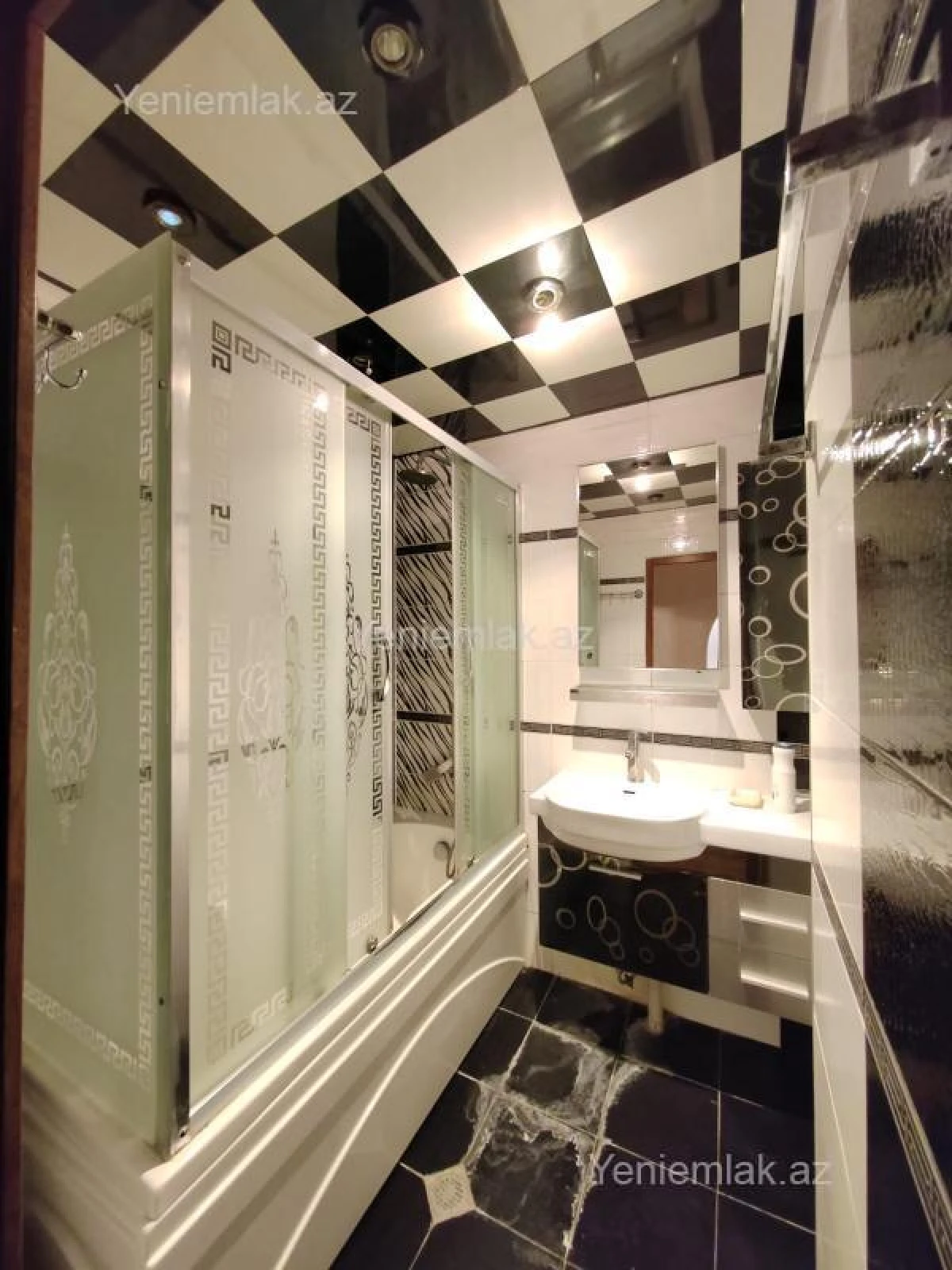 Satılır 4 otaqlı köhnə tikili 110 m²