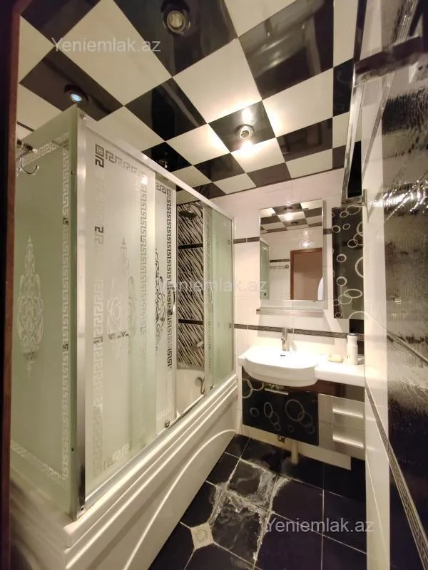 Satılır 4 otaqlı köhnə tikili 110 m²