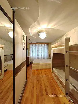 Satılır 4 otaqlı köhnə tikili 110 m²