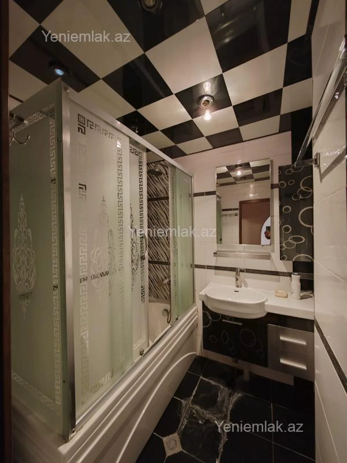 Satılır 4 otaqlı köhnə tikili 110 m²