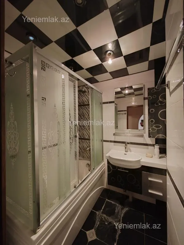 Satılır 4 otaqlı köhnə tikili 110 m²