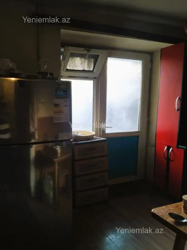 Satılır 1 otaqlı köhnə tikili 44 m²