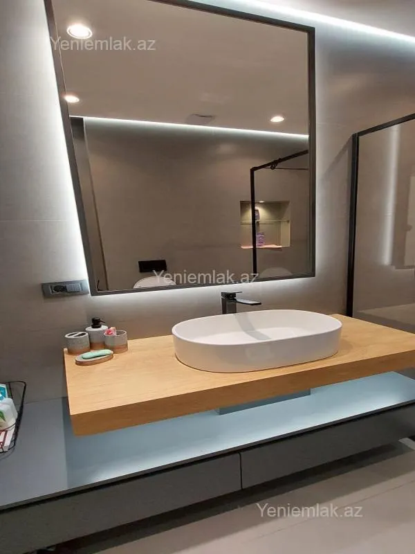 Satılır 3 otaqlı yeni tikili 130 m²