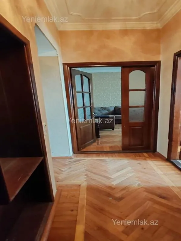 Satılır 2 otaqlı köhnə tikili 60 m²
