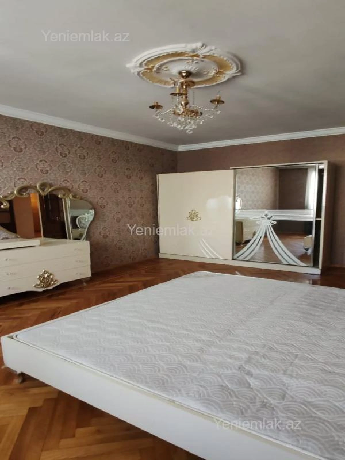 Satılır 2 otaqlı köhnə tikili 60 m²