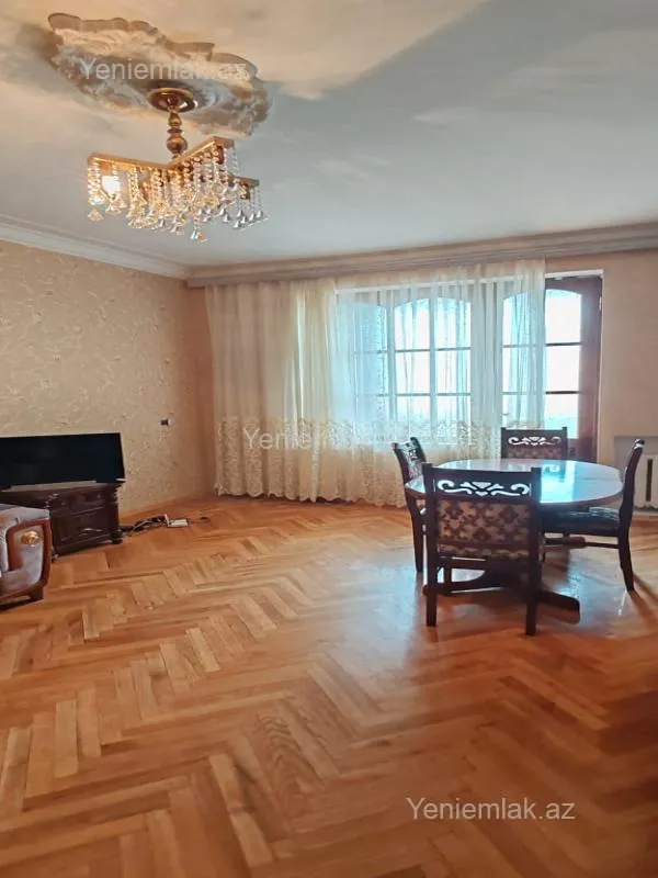 Satılır 2 otaqlı köhnə tikili 60 m²