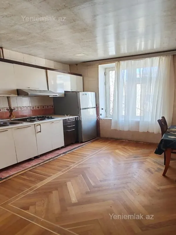 Satılır 2 otaqlı köhnə tikili 60 m²