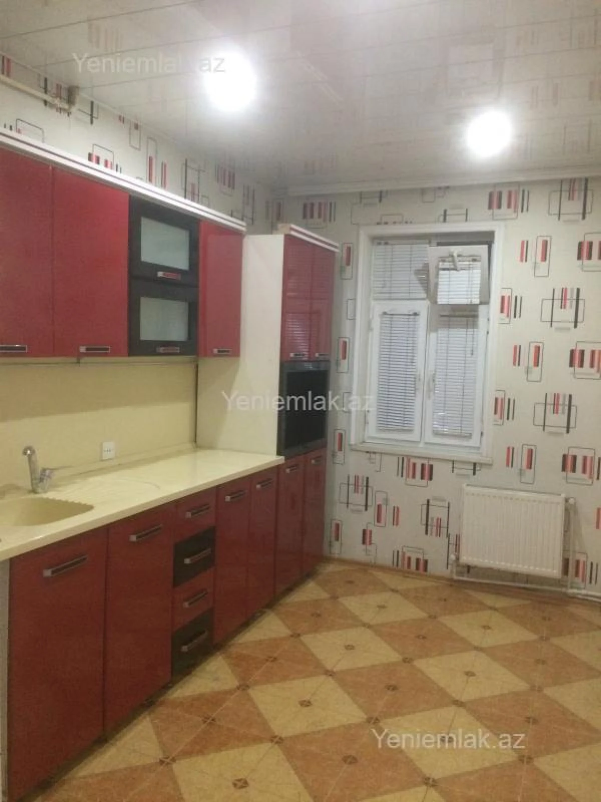 Satılır 4 otaqlı köhnə tikili 90 m²