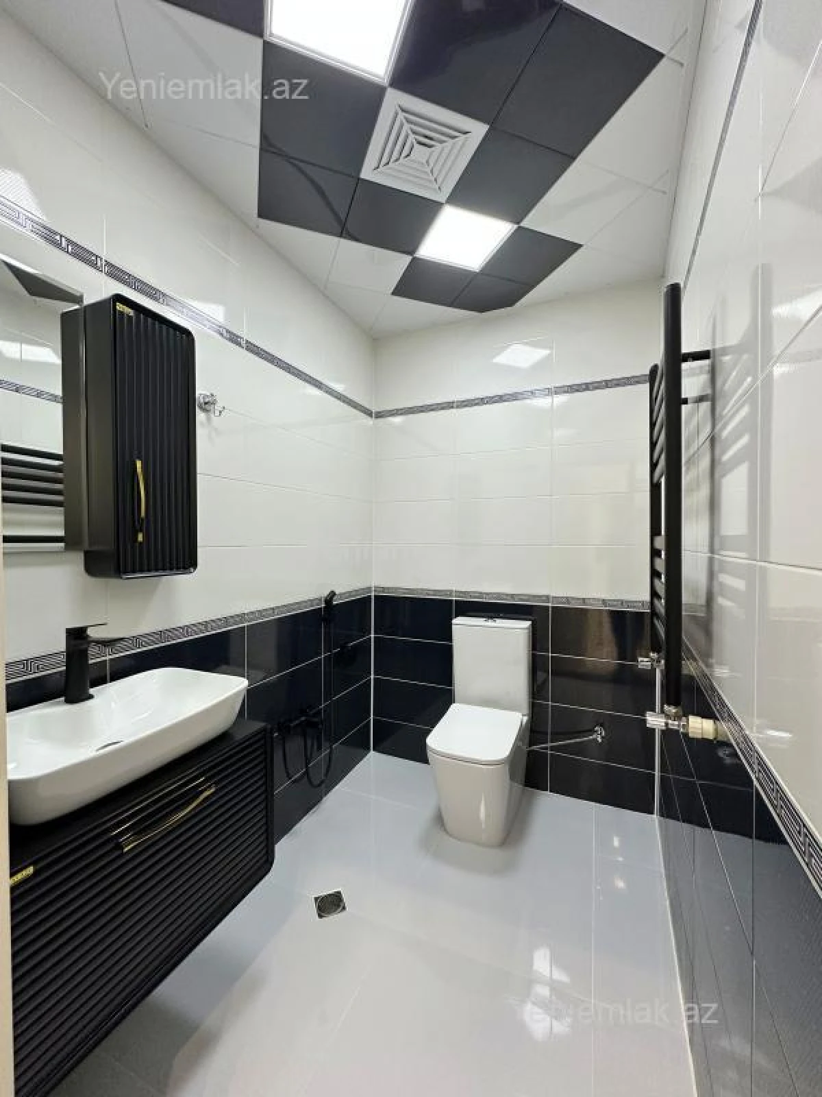 Satılır 3 otaqlı yeni tikili 105 m²