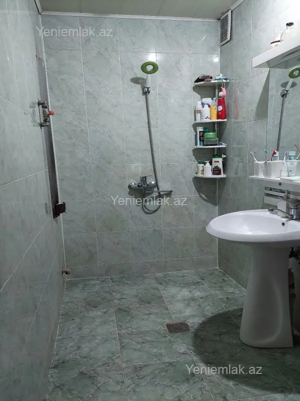 Satılır 2 otaqlı köhnə tikili 60 m²