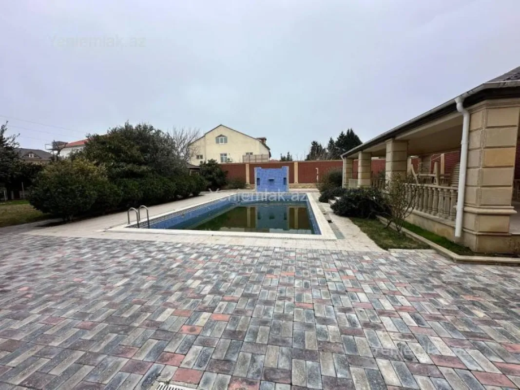 Satılır 8 otaqlı həyət evi 350 m²