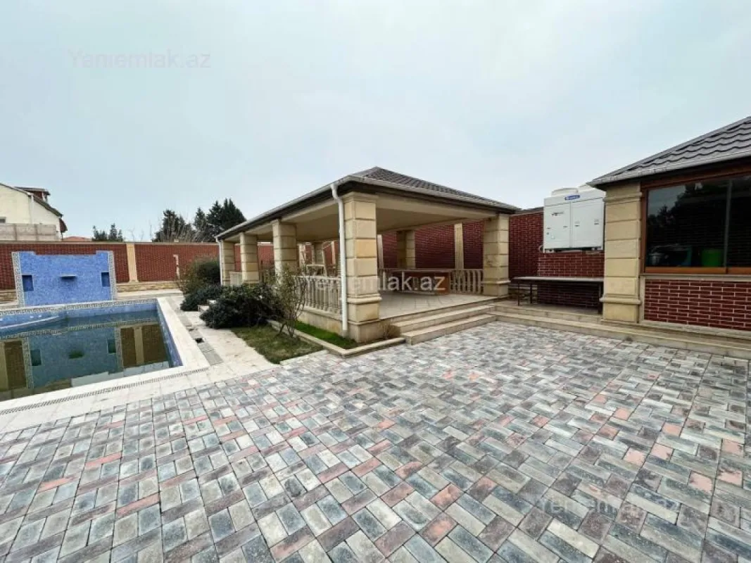 Satılır 8 otaqlı həyət evi 350 m²