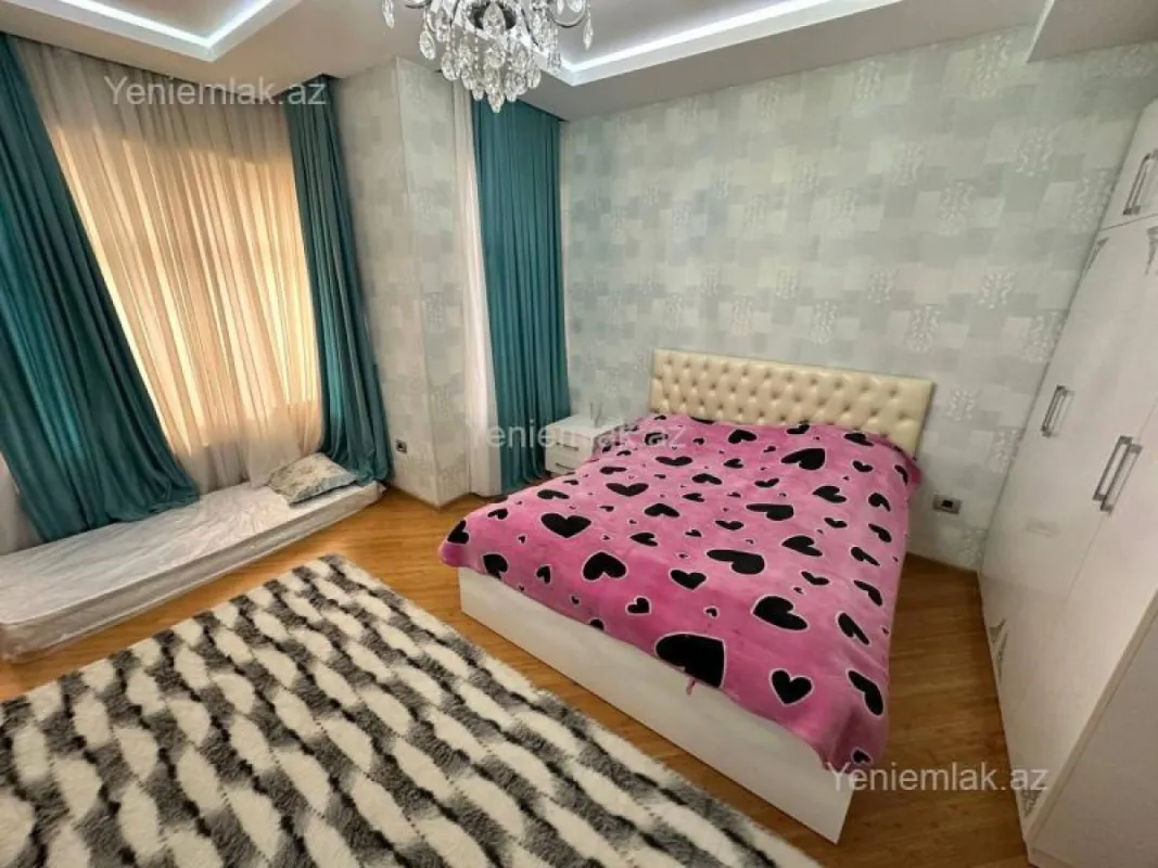 Satılır 8 otaqlı həyət evi 350 m²