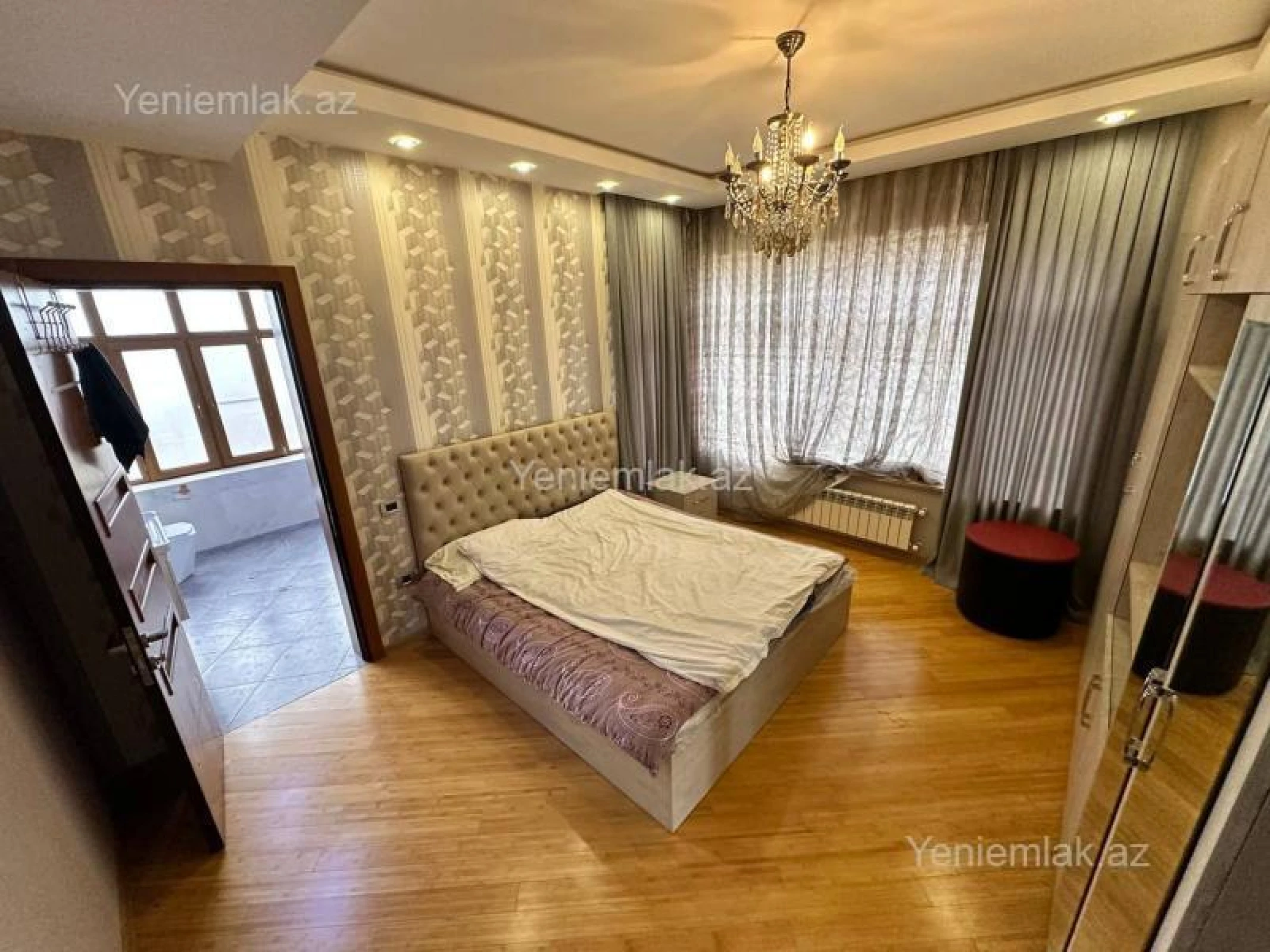 Satılır 8 otaqlı həyət evi 350 m²
