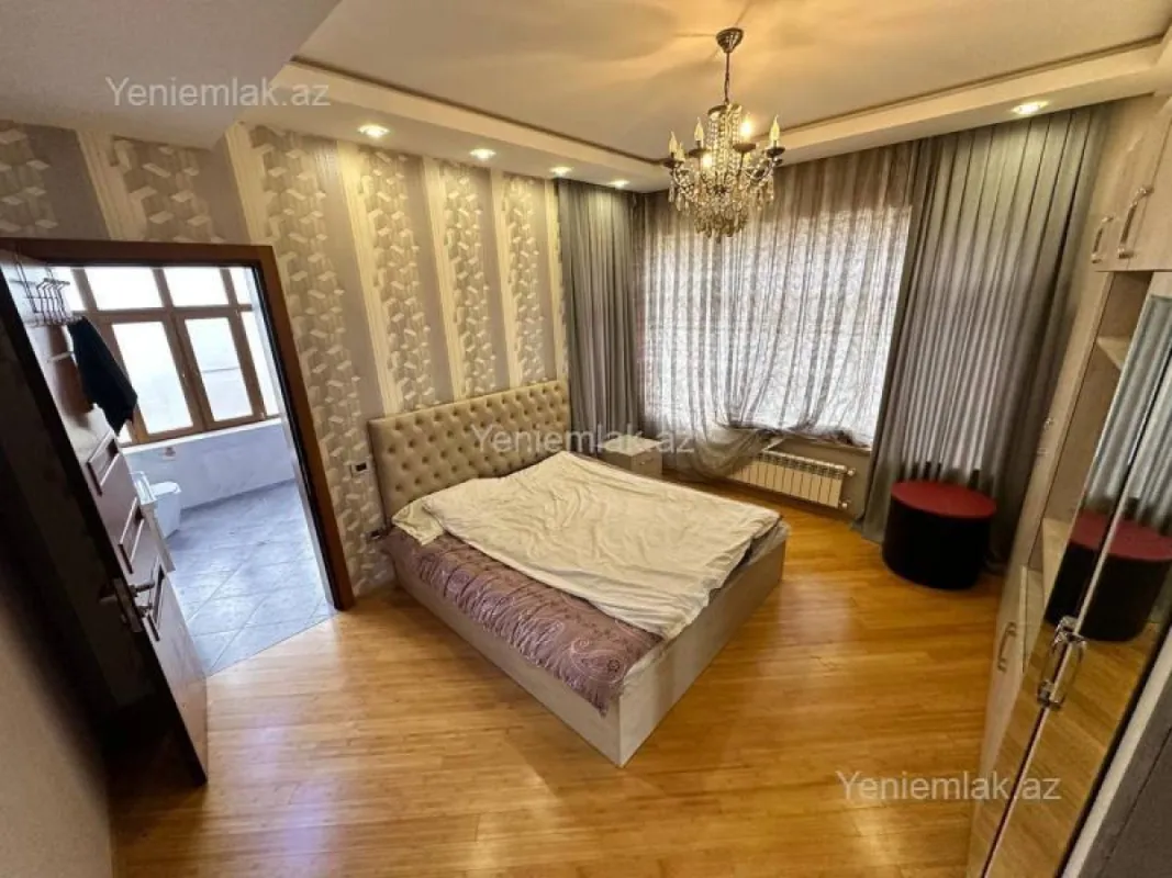 Satılır 8 otaqlı həyət evi 350 m²