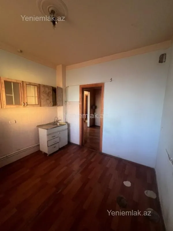 Satılır 5 otaqlı köhnə tikili 110 m²