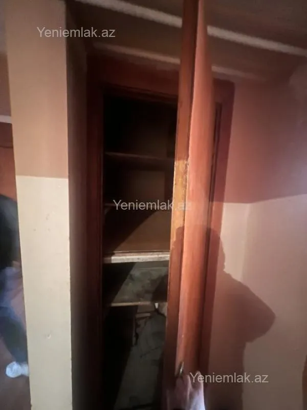 Satılır 5 otaqlı köhnə tikili 110 m²