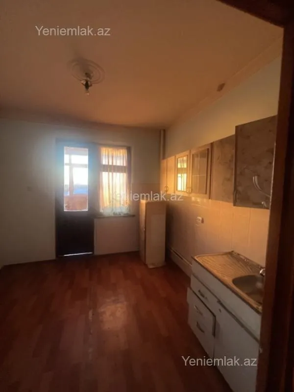 Satılır 5 otaqlı köhnə tikili 110 m²