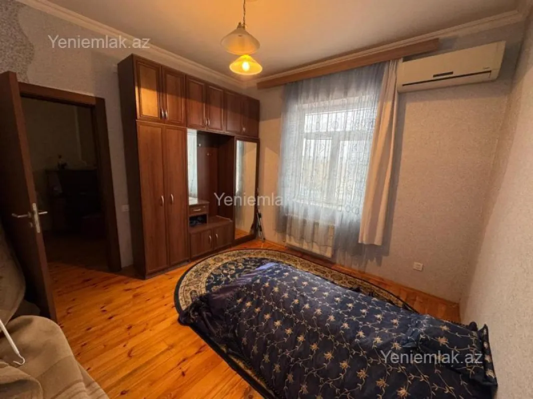 Satılır 5 otaqlı həyət evi 240 m²