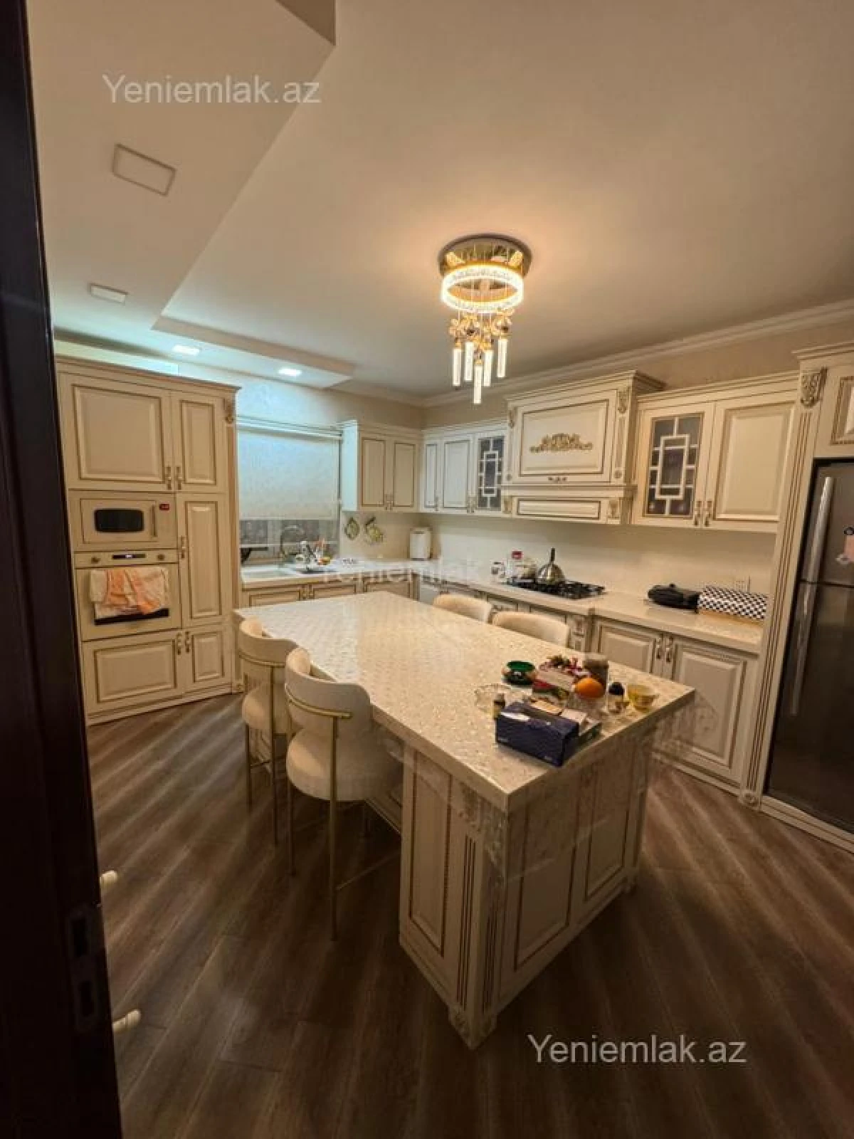 Satılır 5 otaqlı həyət evi 240 m²