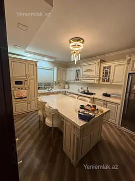 Satılır 5 otaqlı həyət evi 240 m²