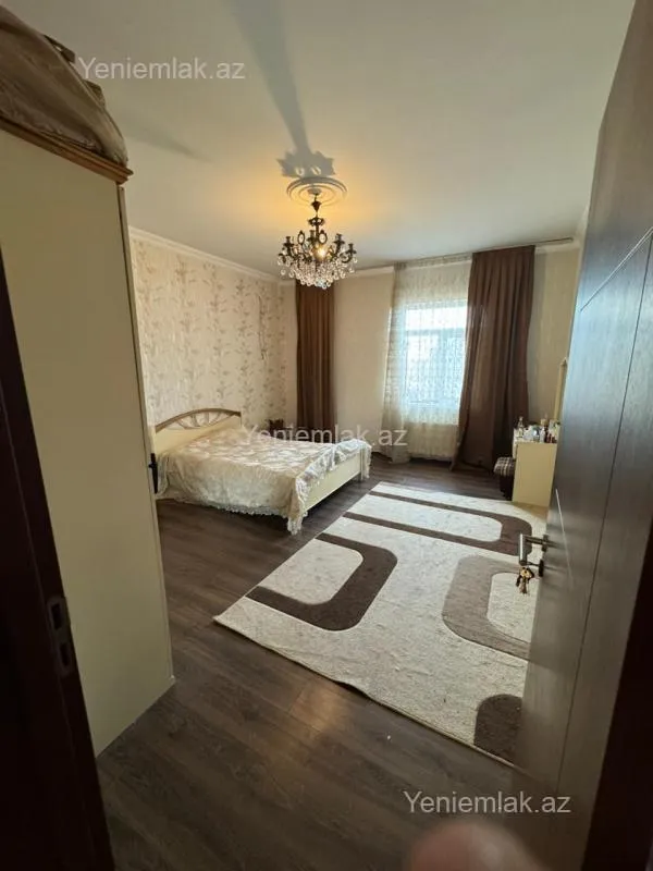Satılır 5 otaqlı həyət evi 240 m²