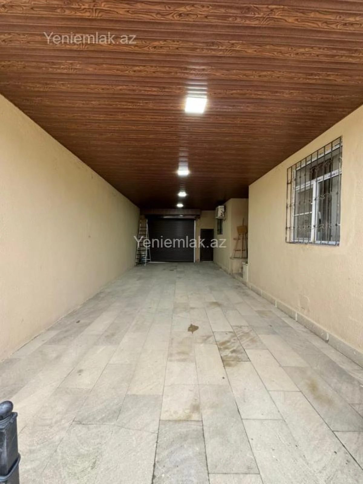 Satılır 5 otaqlı həyət evi 240 m²