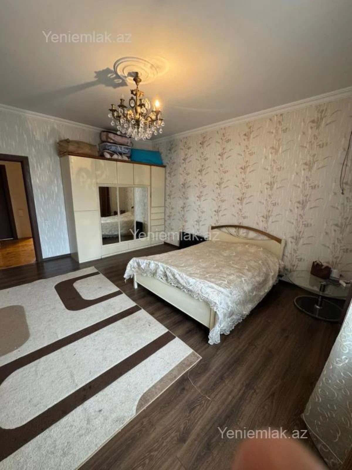 Satılır 5 otaqlı həyət evi 240 m²