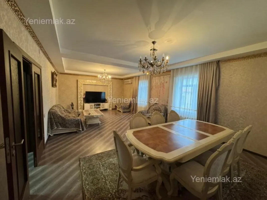 Satılır 5 otaqlı həyət evi 240 m²