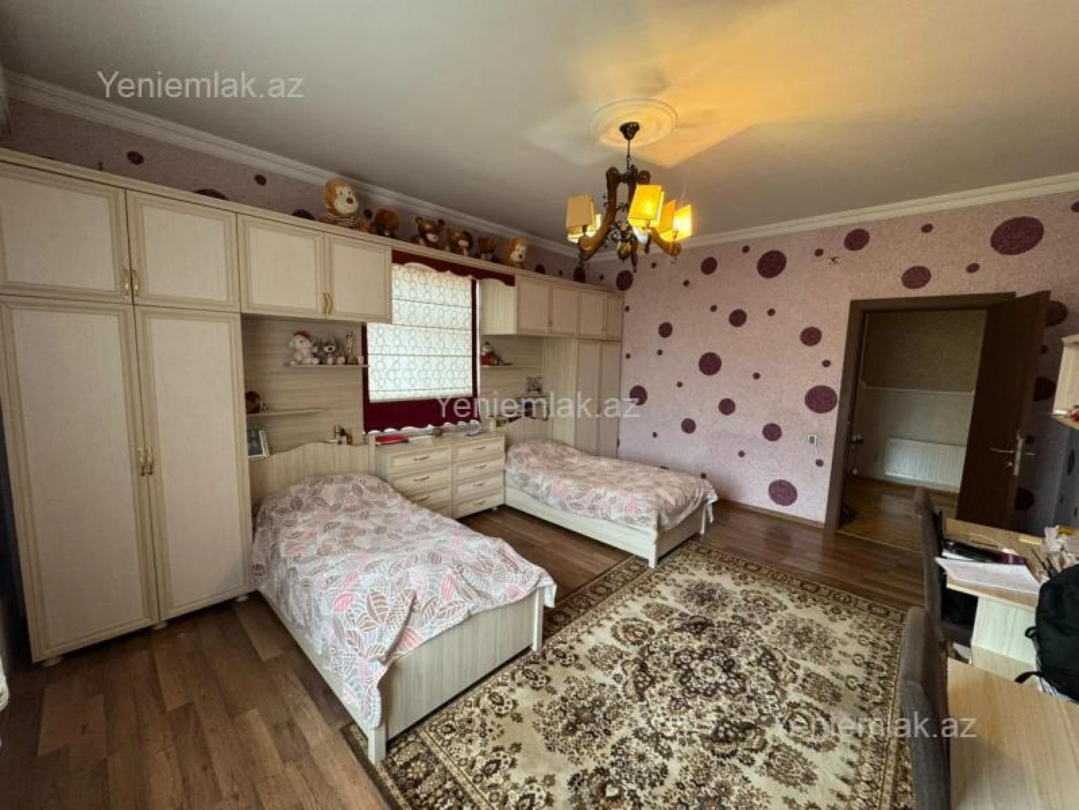 Satılır 5 otaqlı həyət evi 240 m²