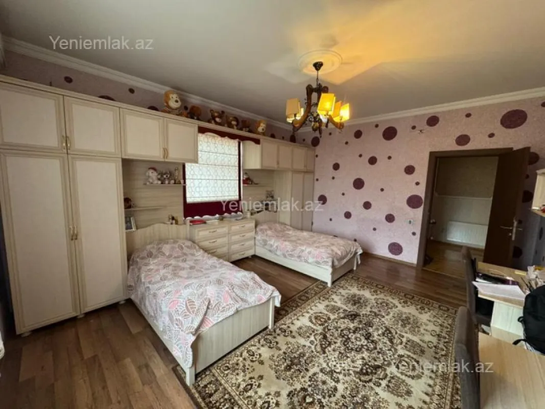 Satılır 5 otaqlı həyət evi 240 m²