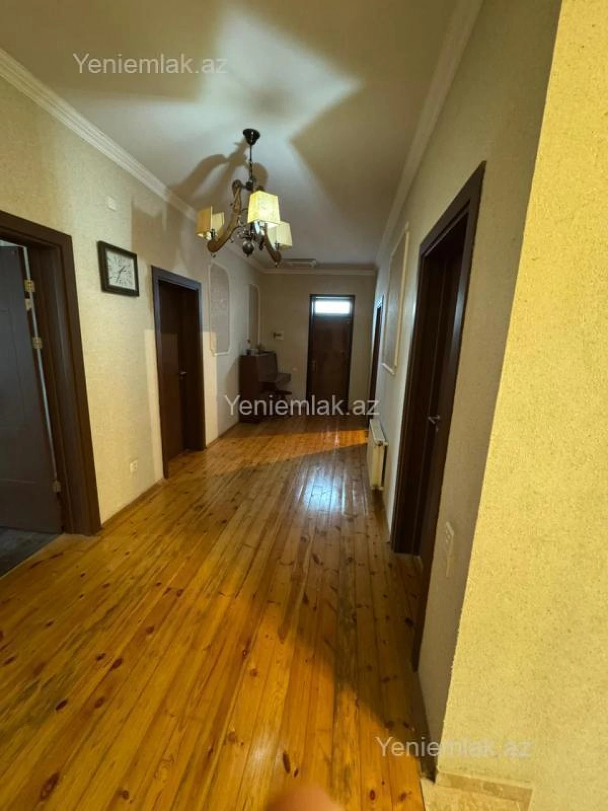 Satılır 5 otaqlı həyət evi 240 m²