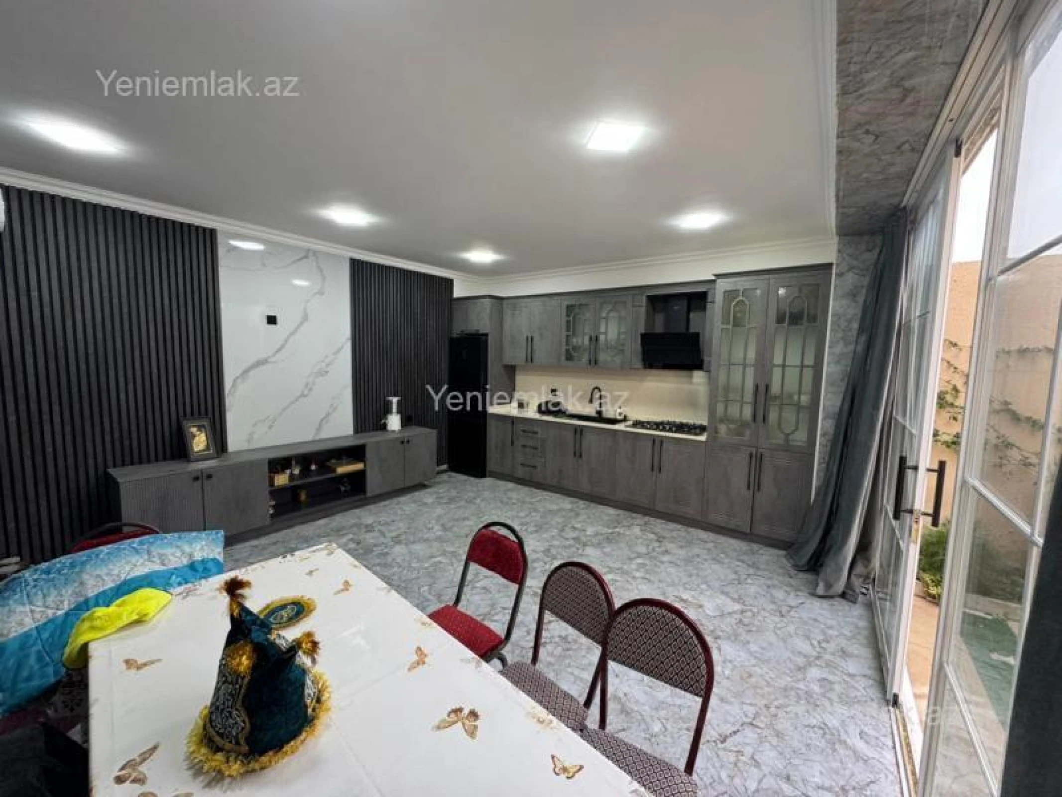 Satılır 5 otaqlı həyət evi 240 m²