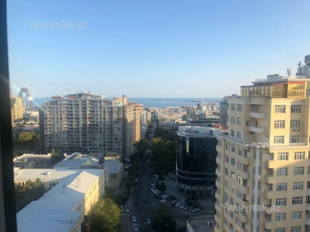 Satılır 4 otaqlı yeni tikili 220 m²