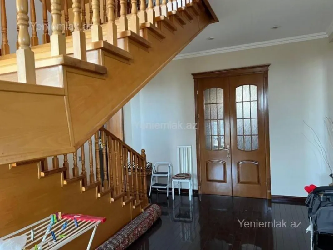 Satılır 8 otaqlı həyət evi 350 m²