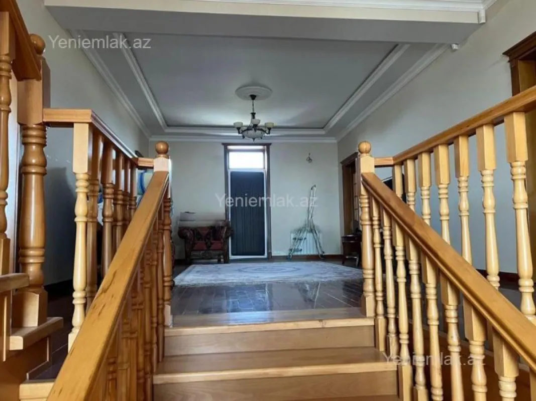 Satılır 8 otaqlı həyət evi 350 m²