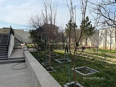 Satılır 8 otaqlı həyət evi 350 m²