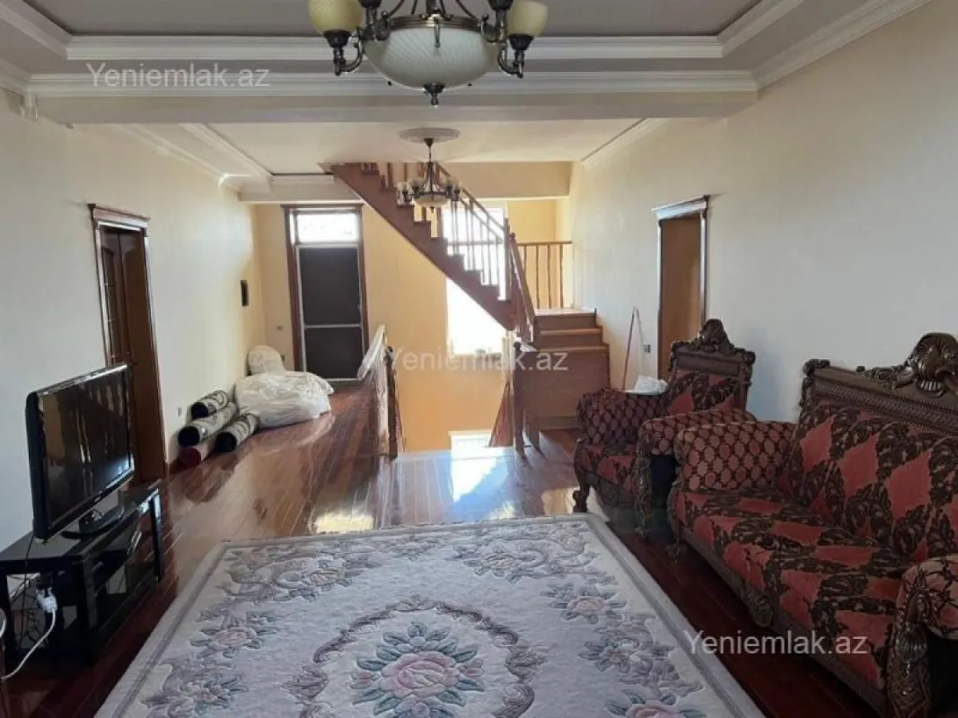 Satılır 8 otaqlı həyət evi 350 m²