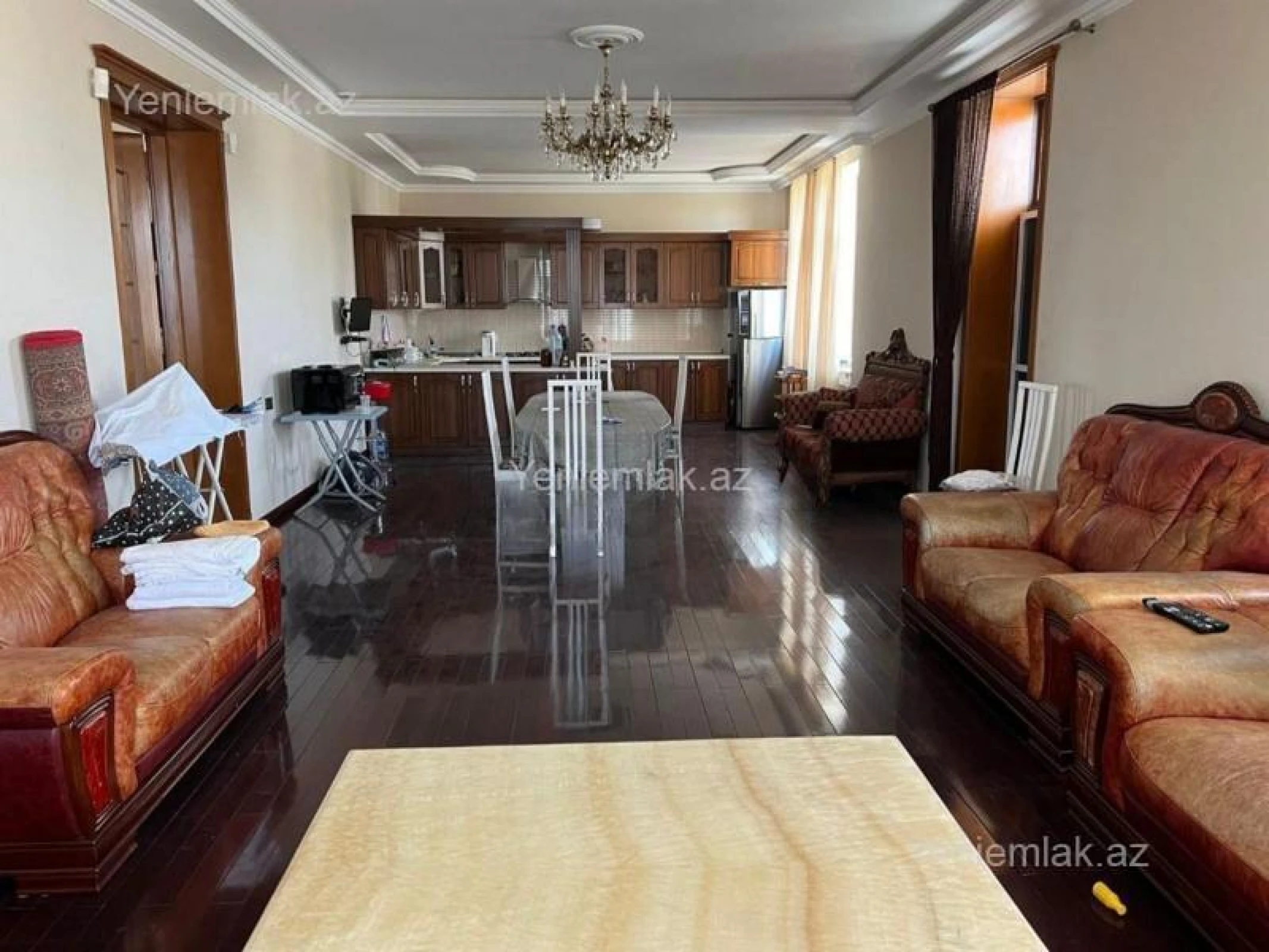 Satılır 8 otaqlı həyət evi 350 m²