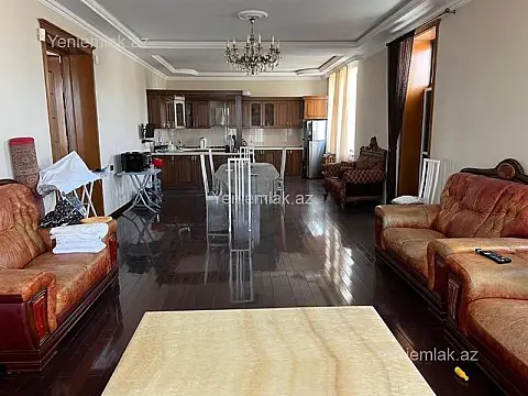 Satılır 8 otaqlı həyət evi 350 m²