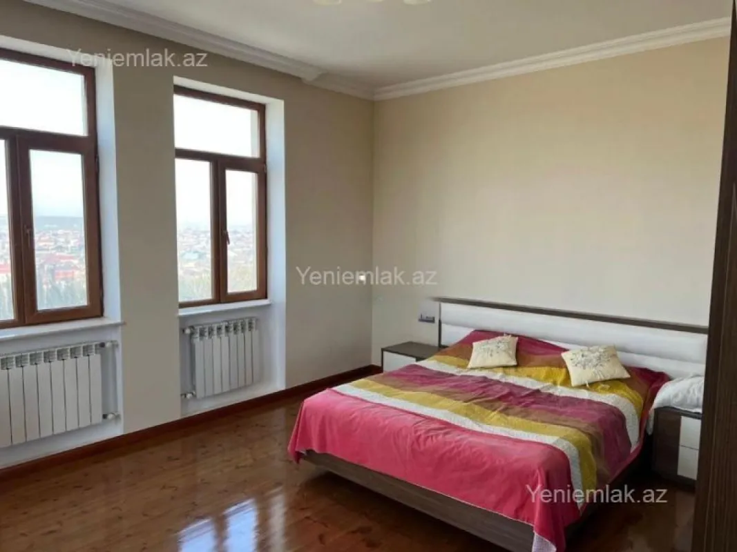 Satılır 8 otaqlı həyət evi 350 m²